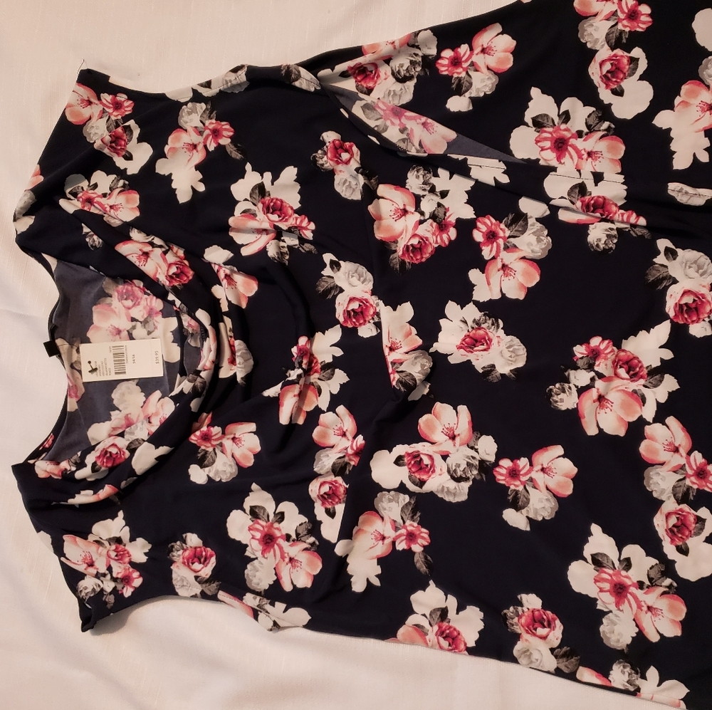 Lane Bryant asymmetrical flower flowy top Tote4